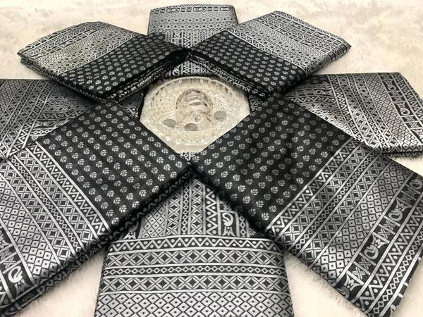 Black_Woven_Kanjivaram_Silk_Saree_with_Saree_Cover